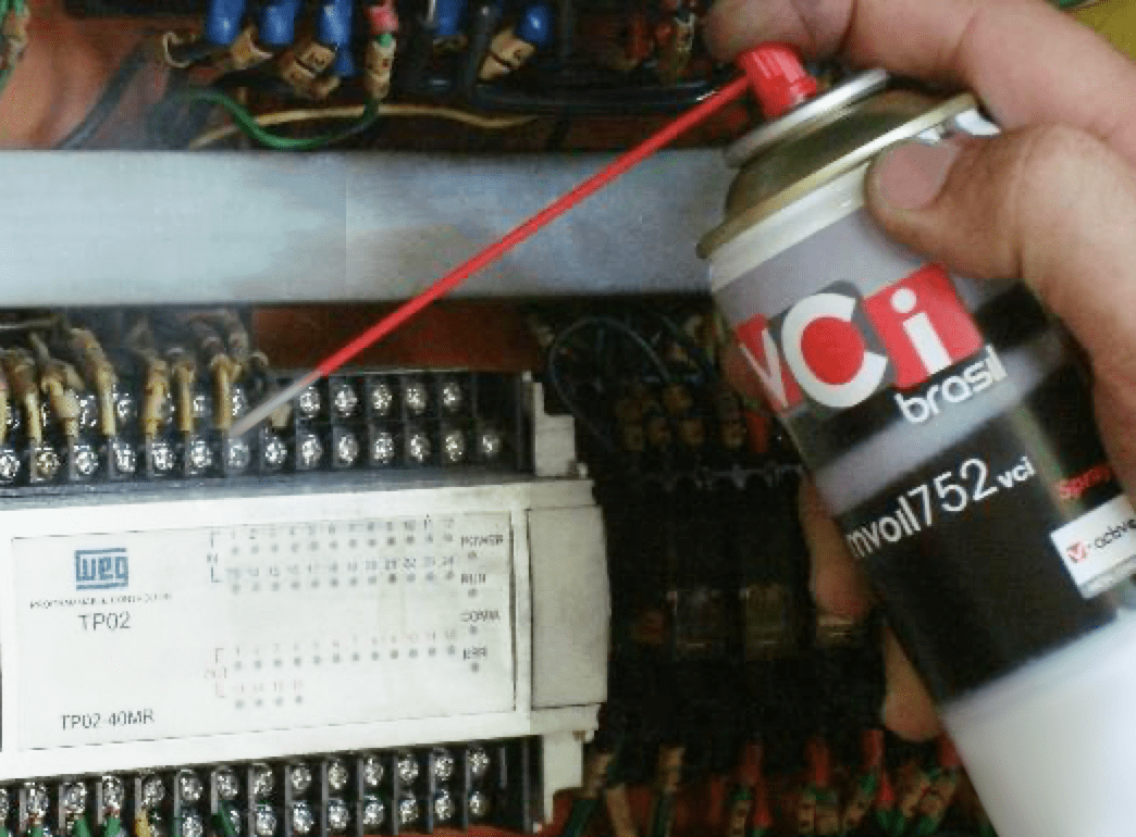 Limpieza y protección de paneles eléctricos